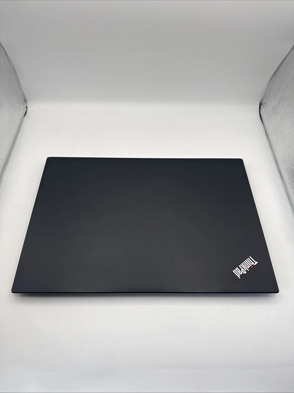 Lenovo ThinkPad T14s 14 inch laptop showing lid condition